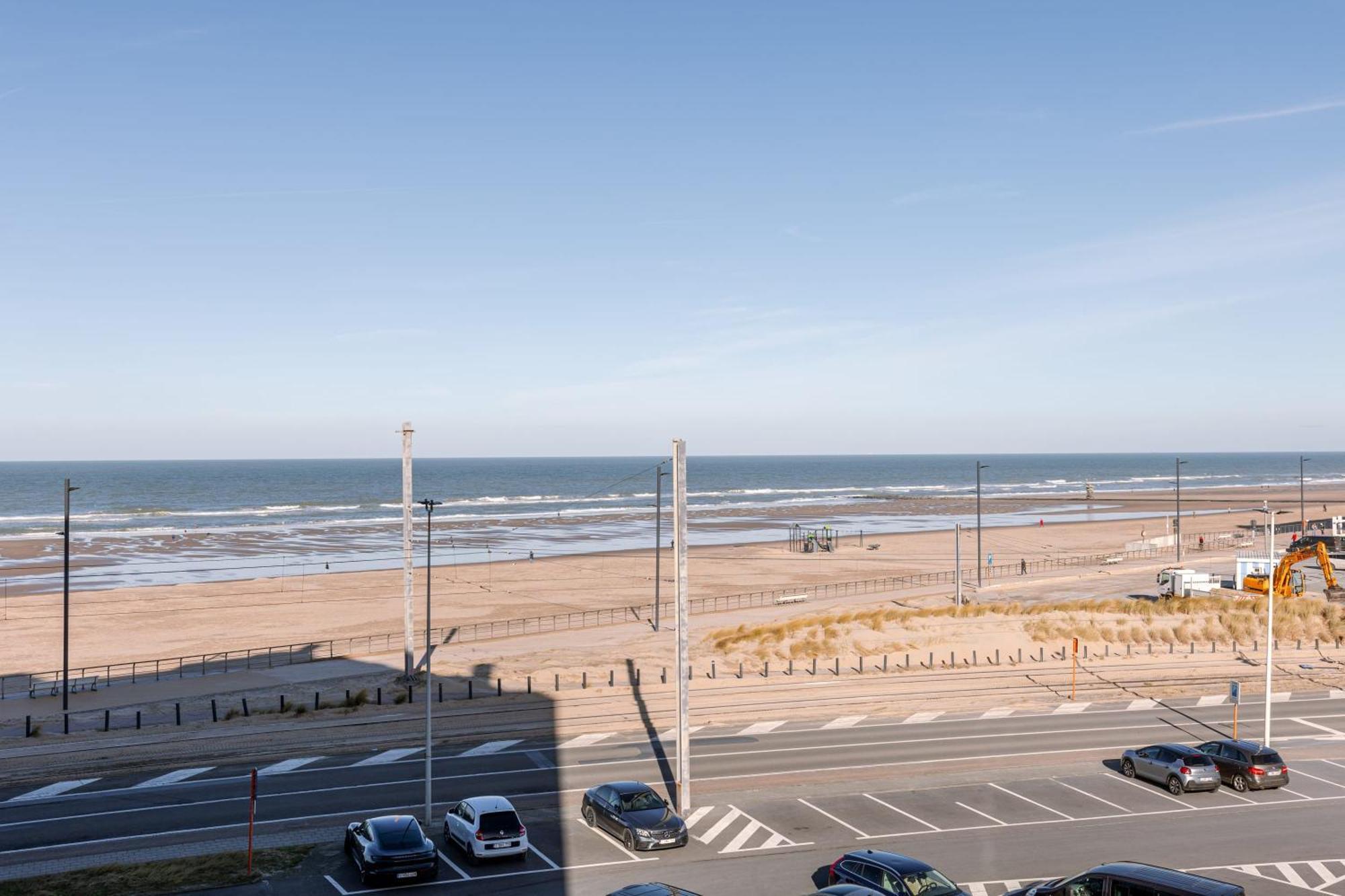 Huswell - Spacious & Modern Sea View Apartment With Garage ออสเทนด์ ภายนอก รูปภาพ